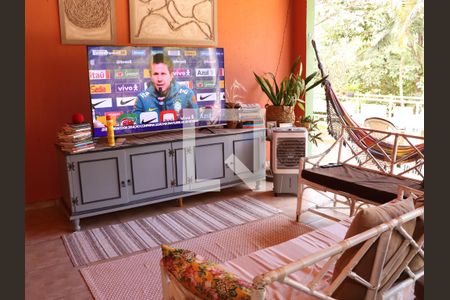 Sala de TV de casa de condomínio à venda com 3 quartos, 300m² em Sitios de Recreio Ipe, Goiânia