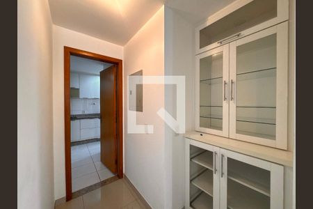 Corredor de apartamento para alugar com 3 quartos, 160m² em Recreio dos Bandeirantes, Rio de Janeiro