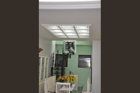Casa à venda com 4 quartos, 263m² em Vila Camilópolis, Santo André