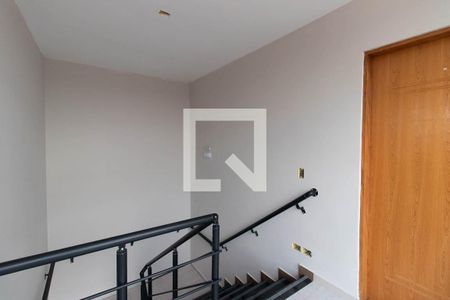 Escada de apartamento à venda com 2 quartos, 40m² em Parque Vitoria, São Paulo