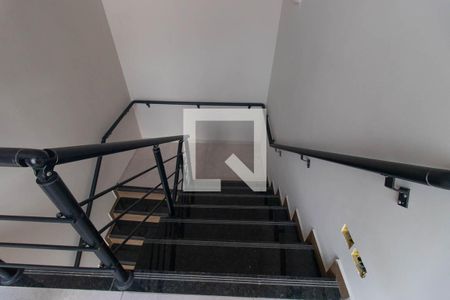 Escada de apartamento à venda com 2 quartos, 40m² em Parque Vitoria, São Paulo