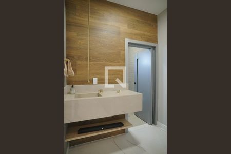 Banheiro Social de casa de condomínio para alugar com 4 quartos, 370m² em Cajueiros, Maricá