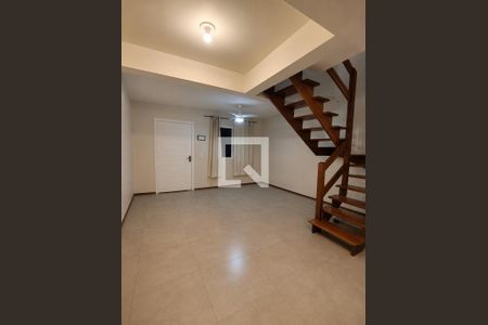 Sala / Cozinha de casa de condomínio para alugar com 2 quartos, 55m² em Ponta Grossa, Porto Alegre