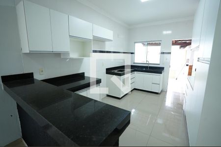 Casa para alugar com 3 quartos, 239m² em Jardim Atlântico , Goiânia