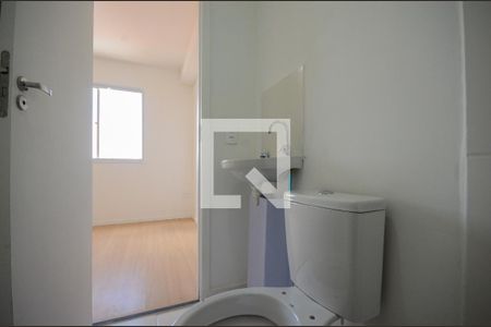 Banheiro de kitnet/studio para alugar com 1 quarto, 18m² em Vila Jaraguá, São Paulo