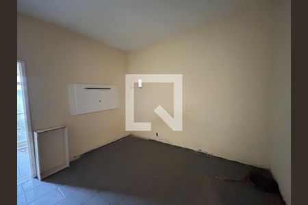 Quarto de casa para alugar com 1 quarto, 34m² em Vila Valqueire, Rio de Janeiro