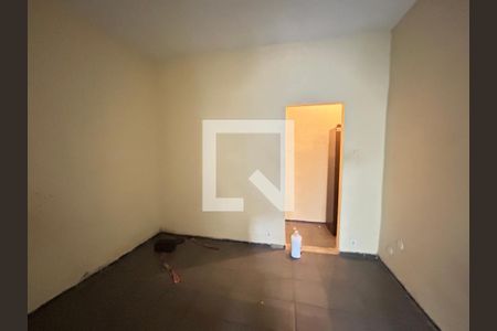 Quarto de casa para alugar com 1 quarto, 34m² em Vila Valqueire, Rio de Janeiro