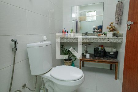 Banheiro da Suíte 1 de casa de condomínio para alugar com 3 quartos, 180m² em Guaratiba, Rio de Janeiro