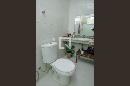 Banheiro da Suíte 1 de casa de condomínio para alugar com 3 quartos, 180m² em Guaratiba, Rio de Janeiro