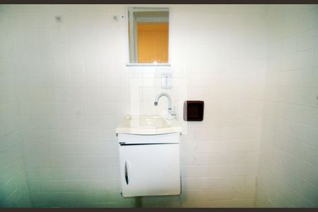 Banheiro de apartamento para alugar com 1 quarto, 35m² em Penha, Rio de Janeiro