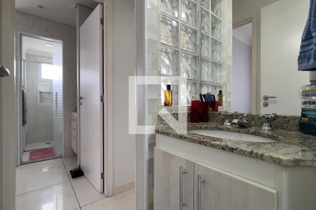 Banheiro de apartamento para alugar com 2 quartos, 58m² em Gopouva, Guarulhos