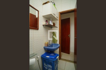 Banheiro do Quarto 1 de casa de condomínio para alugar com 3 quartos, 130m² em Camburi, Maricá