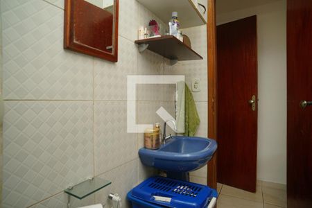 Banheiro do Quarto 1 de casa de condomínio para alugar com 3 quartos, 130m² em Camburi, Maricá