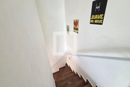 Escada de casa de condomínio para alugar com 2 quartos, 61m² em Jardim Melvi, Praia Grande