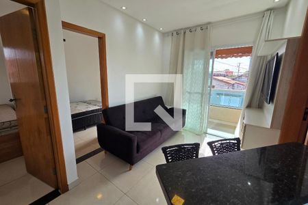 Sala de casa de condomínio para alugar com 2 quartos, 61m² em Jardim Melvi, Praia Grande