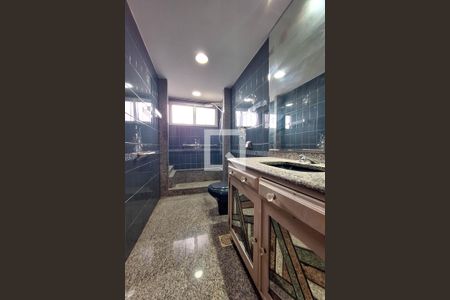 Banheiro da Suíte 1 de apartamento para alugar com 4 quartos, 362m² em Icaraí, Niterói