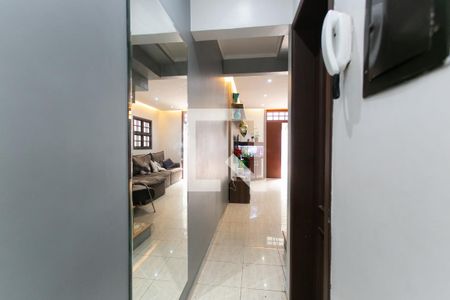 Corredor  de casa de condomínio à venda com 3 quartos, 200m² em Jardim Santo Antonio, São Paulo