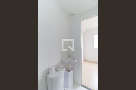 Banheiro de kitnet/studio para alugar com 1 quarto, 18m² em Vila Dom Pedro I, São Paulo