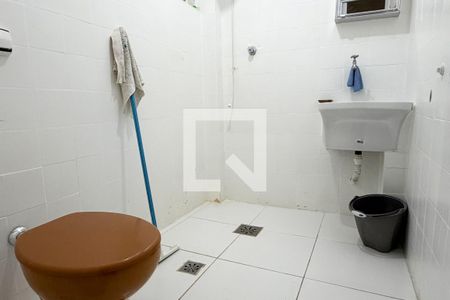 Banheiro e Area de serviço de apartamento para alugar com 1 quarto, 50m² em Embaré, Santos