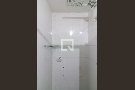 Banheiro de kitnet/studio para alugar com 1 quarto, 25m² em Jardim Prudência, São Paulo