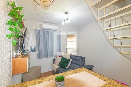 Sala de casa de condomínio à venda com 2 quartos, 45m² em Rio Branco, Canoas