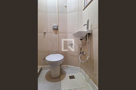 Banheiro de apartamento para alugar com 1 quarto, 27m² em Centro, Niterói