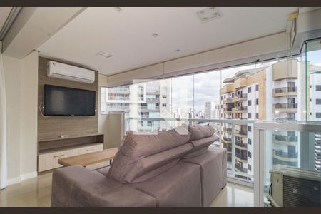 Varanda/Sala de Estar de apartamento para alugar com 1 quarto, 54m² em Vila Regente Feijó, São Paulo