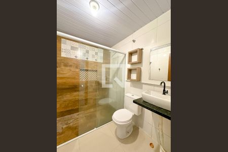 Banheiro de kitnet/studio para alugar com 1 quarto, 35m² em São João do Rio Vermelho, Florianópolis