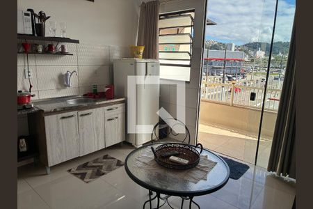 Cozinha de apartamento para alugar com 1 quarto, 22m² em Barreiros, São José