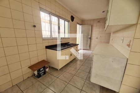 Cozinha de casa para alugar com 2 quartos, 65m² em Vila Ivone, São Paulo