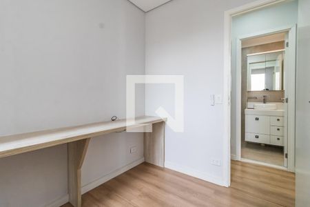 Quarto 1 de apartamento para alugar com 2 quartos, 42m² em Jardim Tupanci, Barueri