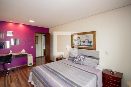 Quarto Suíte de casa à venda com 3 quartos, 300m² em Europa, Contagem