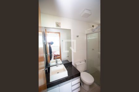 Banheiro da Suíte de apartamento à venda com 3 quartos, 78m² em Cabral, Contagem