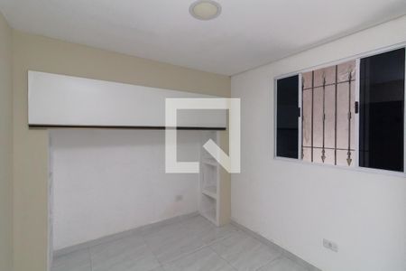 Quarto 2 de casa para alugar com 2 quartos, 70m² em Vila Luzimar, São Paulo