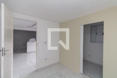 Quarto 2 de casa para alugar com 2 quartos, 70m² em Vila Luzimar, São Paulo