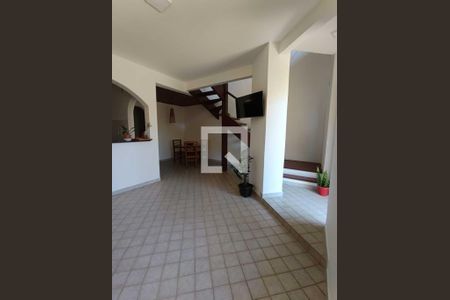 Sala de casa de condomínio para alugar com 3 quartos, 360m² em Itapuã, Salvador