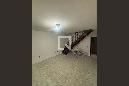 Sala de casa de condomínio para alugar com 2 quartos, 120m² em Tanque, Rio de Janeiro