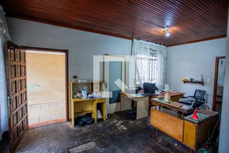 Casa à venda com 5 quartos, 250m² em Bacacheri, Curitiba