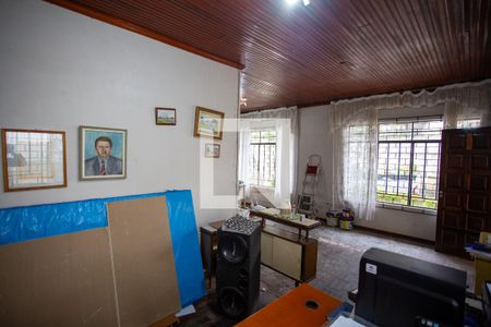 Casa à venda com 5 quartos, 250m² em Bacacheri, Curitiba