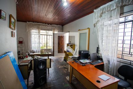 Casa à venda com 5 quartos, 250m² em Bacacheri, Curitiba
