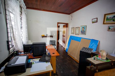 Casa à venda com 5 quartos, 250m² em Bacacheri, Curitiba