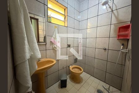 Banheiro da Suíte 1 de casa à venda com 3 quartos, 442m² em Jardim Ana Lúcia, Goiânia