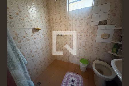 Banheiro da Suíte 2 de casa à venda com 3 quartos, 442m² em Jardim Ana Lúcia, Goiânia