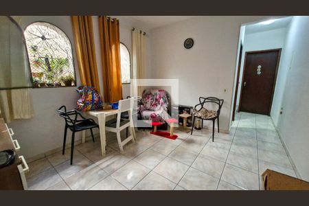 Sala de estar  de casa à venda com 3 quartos, 110m² em Parque das Arvores, São Paulo