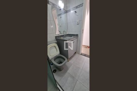 Banheiro de apartamento para alugar com 2 quartos, 82m² em Jardim Armação, Salvador