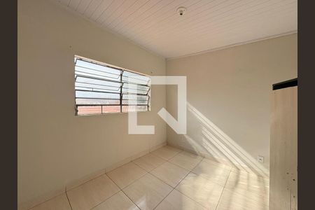 Quarto de casa para alugar com 3 quartos, 100m² em Vila dos Operarios, Contagem