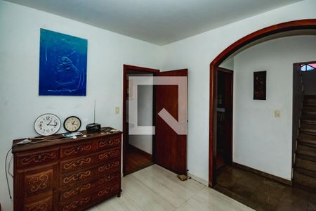 Casa à venda com 4 quartos, 360m² em Floramar, Belo Horizonte
