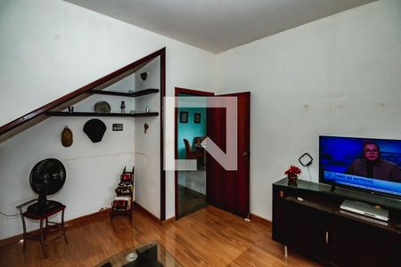 Casa à venda com 4 quartos, 360m² em Floramar, Belo Horizonte