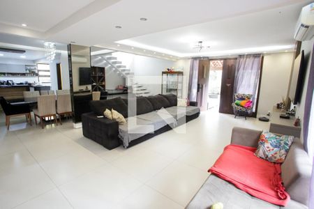 Sala de Estar de casa de condomínio à venda com 4 quartos, 400m² em Jacarepaguá, Rio de Janeiro