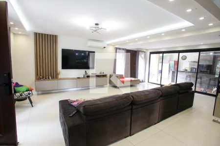Sala de Estar de casa de condomínio à venda com 4 quartos, 400m² em Jacarepaguá, Rio de Janeiro